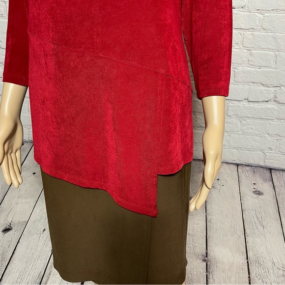Chico's Travelers Red Liquid Knit Top Asymmetrical Hem Size 1 US M - Picture 5 of 9